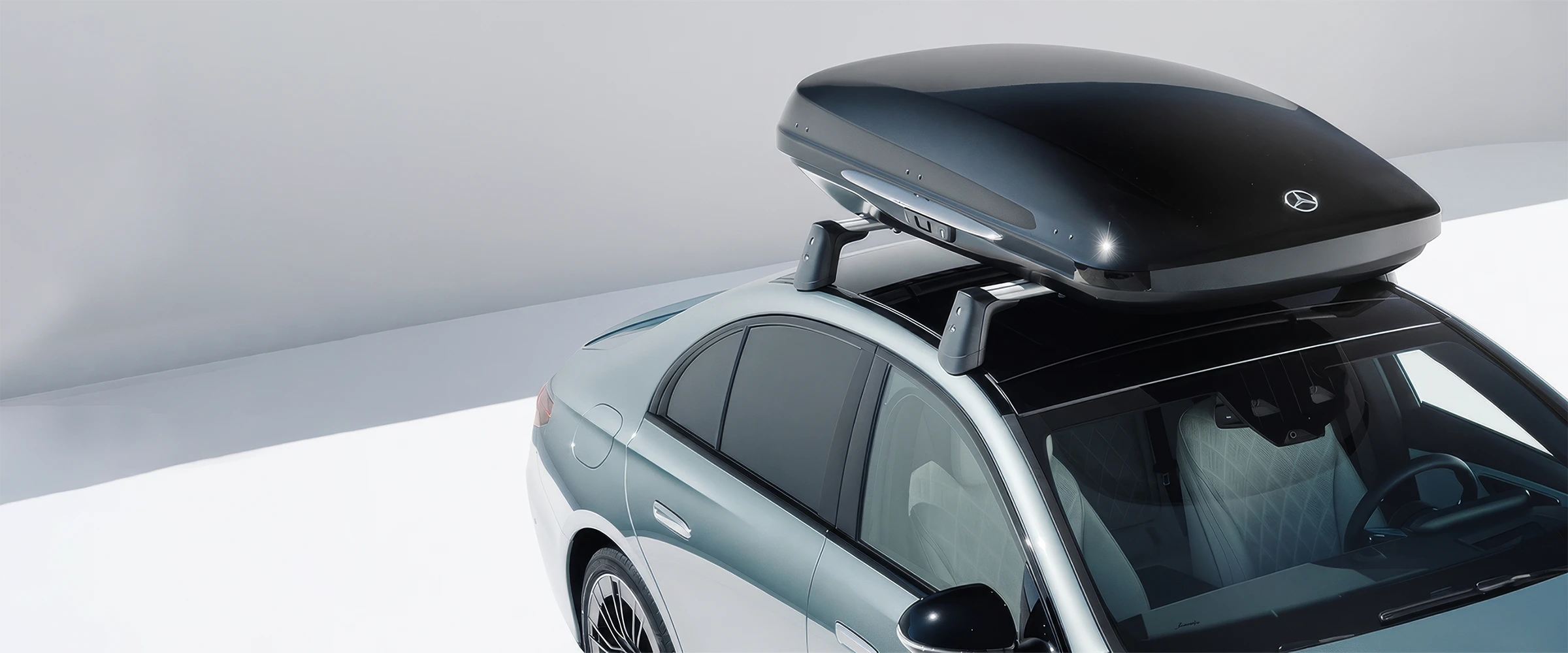 Mercedes-Benz équipée d'un coffre de toit d'origine